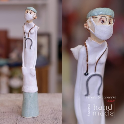 recznie-robiona-figurka-lekarki.jpg