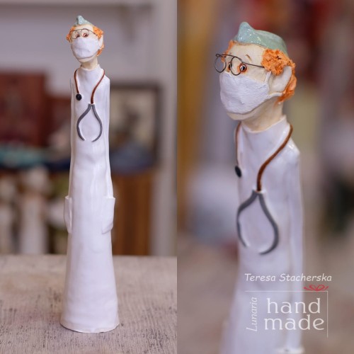 ceramiczna-figurka-lekarza.jpg