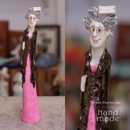 figurka-bibliotekarki-handmade.jpg