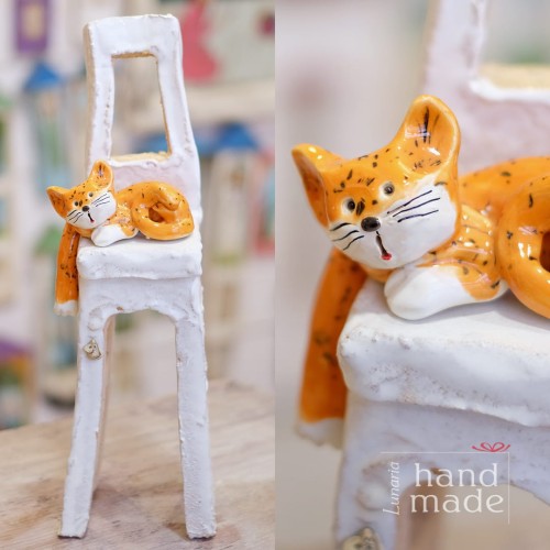 figurka-kot-na-krzesle.jpg