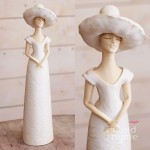 Stojąca dama biała - koronkowy wzór - "M"