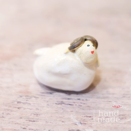 baranek z gliny w białym kolorze.jpg