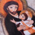 Kafel ceramiczny ze św. Józefem trzymającym małego Jezusa.jpg