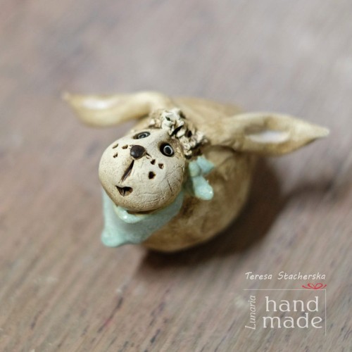 Ceramiczna figurka zajączka.jpg