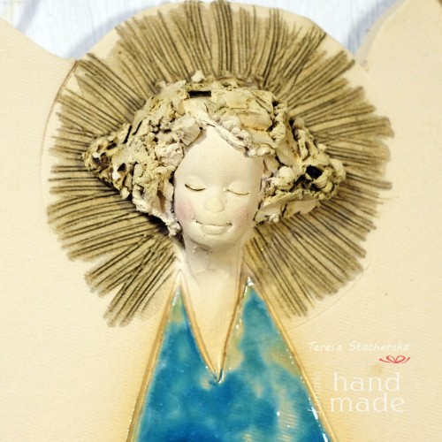 Duży wiszący anioł z gliny w kolorze turkusowym.jpg