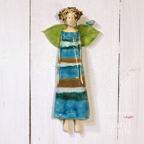 Kolorowy wiszący ceramiczny anioł do zawieszenia naścianę.jpg