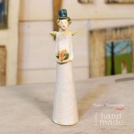 Ceramiczny anioł z różami