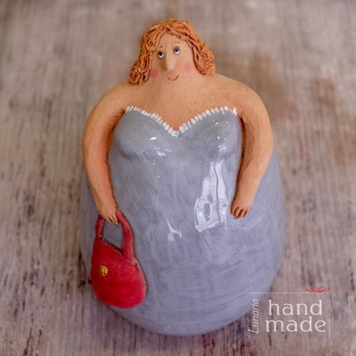 recznie-robiona-figurka-spiewaczka-ceramika