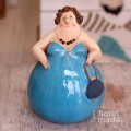 figurka-kobieta-z-torebka-handmade